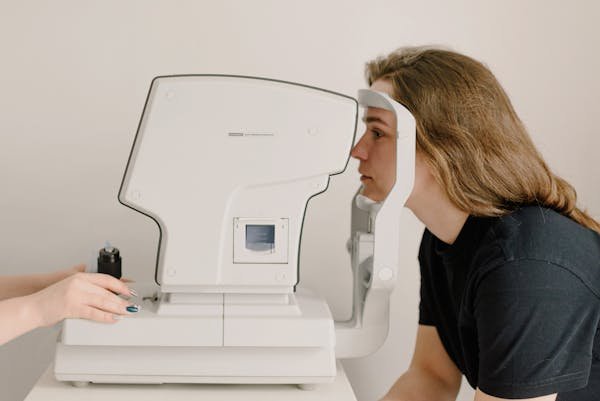 Des traitements ophtalmologiques sur mesure avec le docteur bela