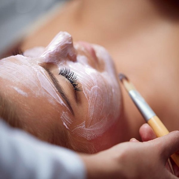 Faciathérapie paris : une approche douce pour votre bien-être