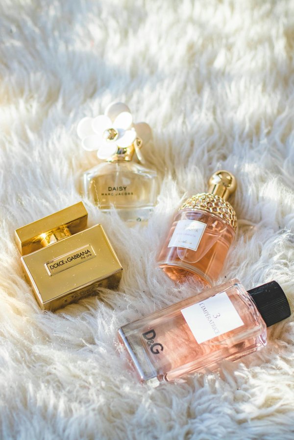 Explorez l'art de la parfumerie au meilleur prix